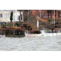 4067_0740 Wellen schlagen bei Hochwasser an die Strandmauern Oevelgoennes. | 